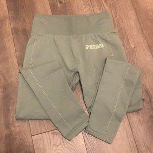 Gymshark breeze tights in green. New without tags!